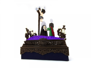 Vista lateral del paso de Semana Santa Calvario de Priostic en miniatura