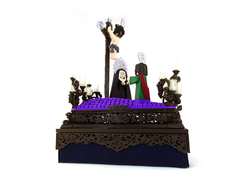 Vista lateral del paso de Semana Santa Calvario de Priostic en miniatura