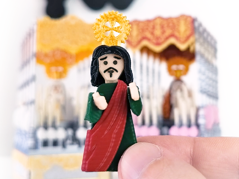 Figura de San Juan Evangelista colocada en el Paso de Palio Burdeos en miniatura