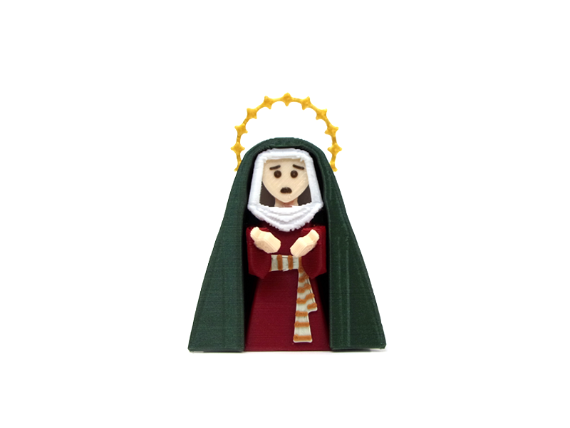 Vista frontal de la Virgen de la Esperanza de Triana vestida de Hebrea en un Paso de Semana Santa en miniatura