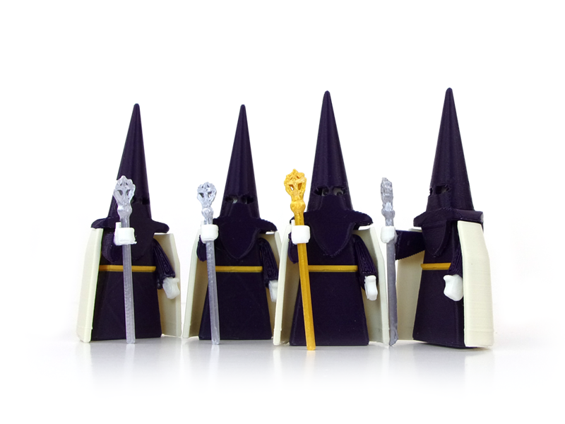 Nazarenos con varas del paso de Cristo de la Esperanza de Triana en miniatura.