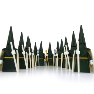 Nazarenos del Paso de Virgen de la Esperanza de Triana en miniatura en tramo completo