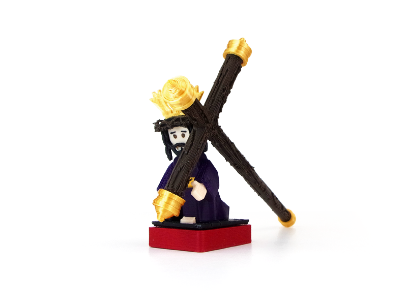 Vista inclinada izquierda del Cristo de las Tres Caídas en un paso de Semana Santa en miniatura