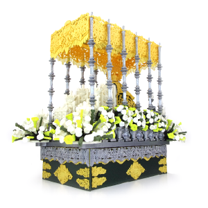 Paso de Semana Santa en miniatura del Palio de la Esperanza de Triana vista inclinada delantera