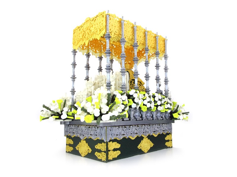 Paso de Semana Santa en miniatura del Palio de la Esperanza de Triana vista inclinada delantera