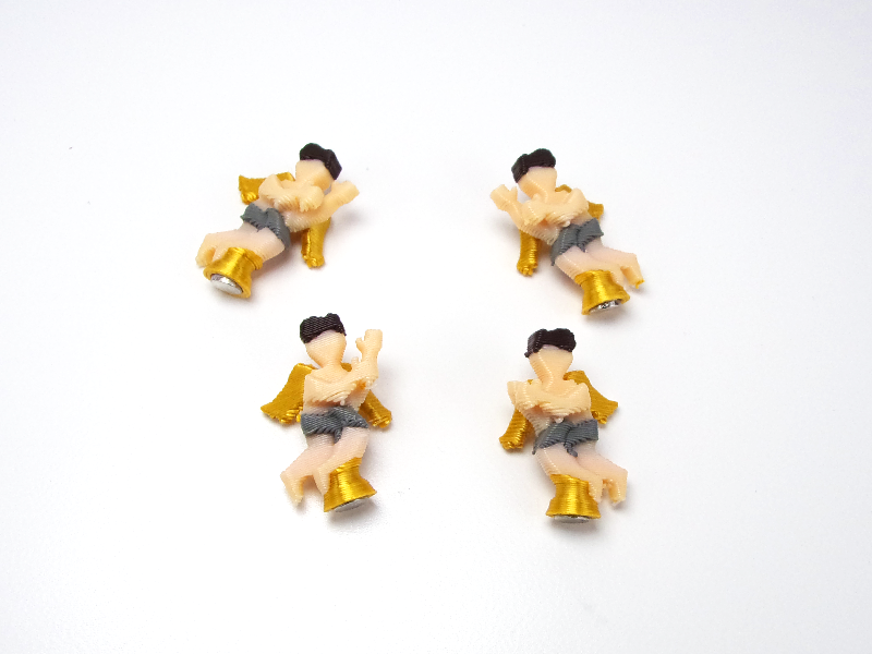 Ángeles del paso de gloria Regina Dei en miniatura sobre la canastilla