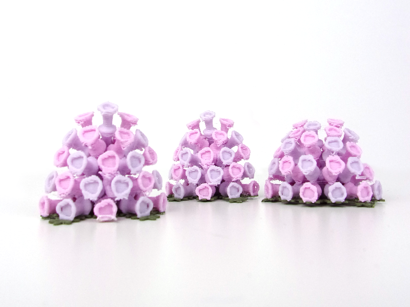 Detalle de flores del paso de gloria Regina Dei en miniatura