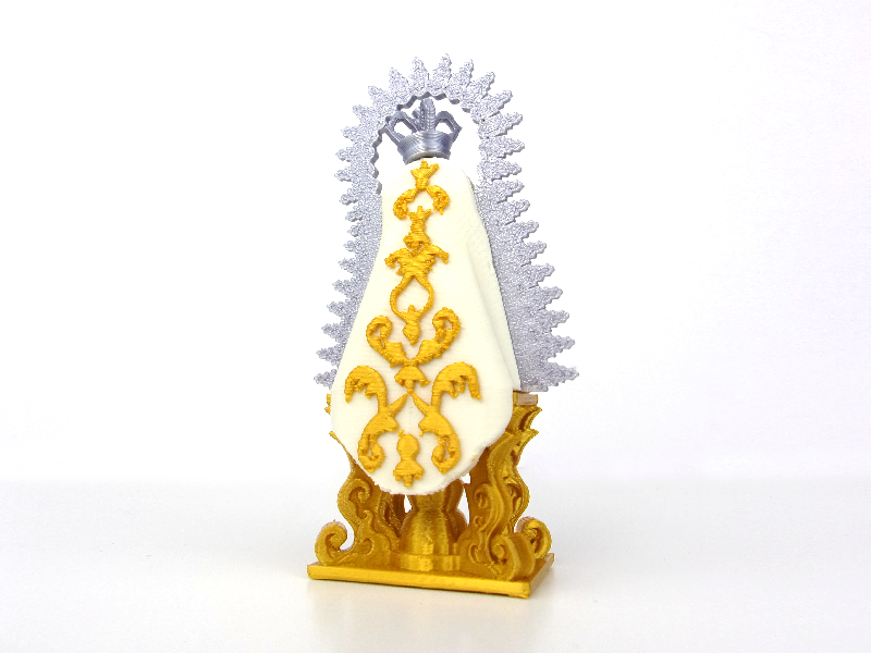 Virgen de Gloria Regina Dei vista de espalda con manto bordado en miniatura