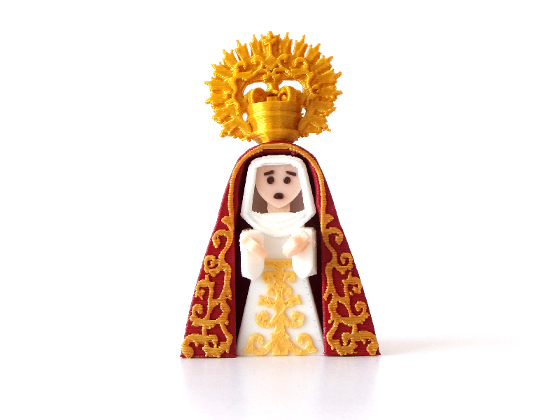 Virgen de Semana Santa en miniatura con manto burdeos bordado y saya blanca vista frontal