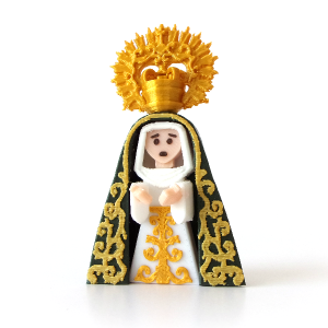 Virgen en miniatura con manto verde bordado y saya blanca bordada vista frontal