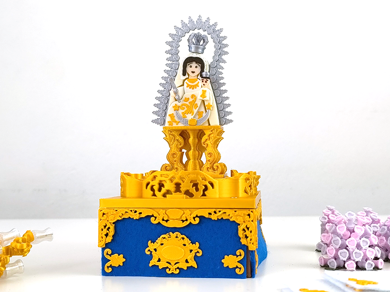 Virgen montada en el Paso de Gloria Regina Dei en miniatura de Priostic
